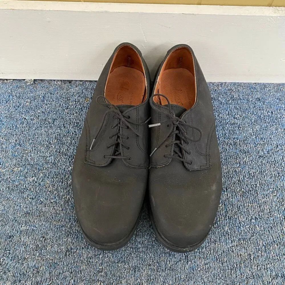 G.H. Bass & Co men 9 leather tie up dress shoes matte black